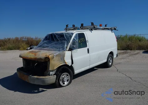 2018 Chevrolet Express 2500 Work Van z USA, uszkodzony, nr VIN 1GCWGAFP0J1312380